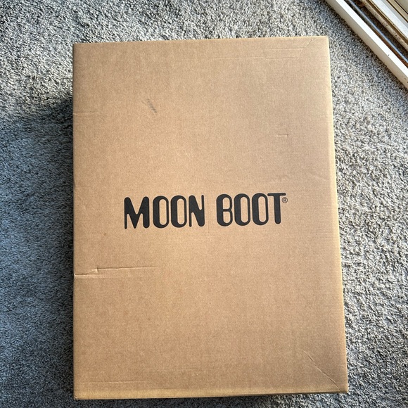 Brand New MOON BOOTS ICON ORANGE NYLON – Unworn + Bonus Bag! 🚀
